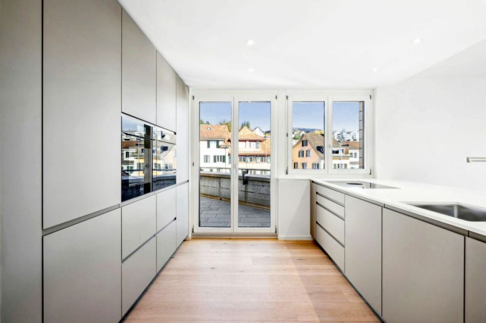 ERSTBEZUG NACH KOMPLETTSANIERUNG AN ZENTRALER LAGE IN MEILEN - ATTIKAWOHNUNG NAHE DEM ZÜRICHSEE - Bild 3