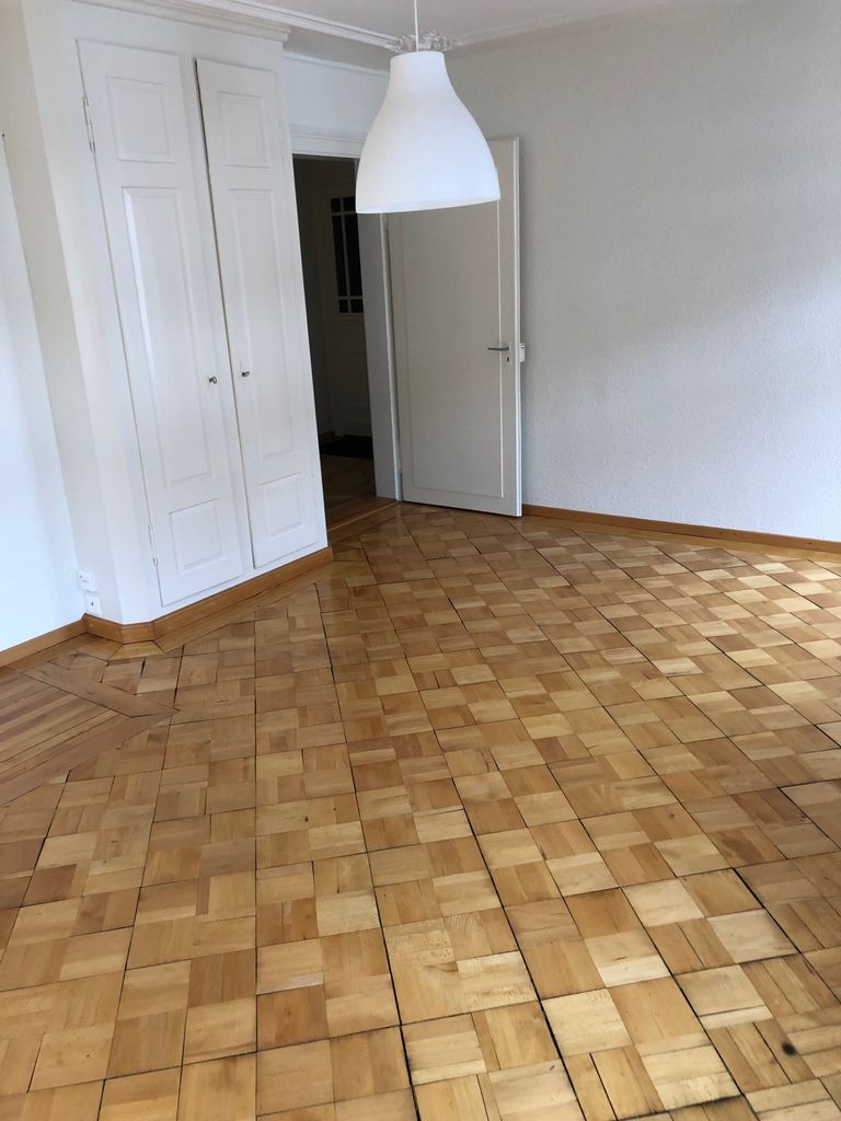 3.5 Zimmerwohnung mitten in der Stadt - Wohnzimmer.jpg