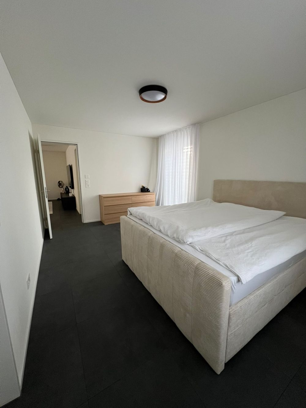 4.5-Zimmer-Wohnung mit grossem Balkon, 2 Einstellplätzen und Lift in Rottenschwil - Schlafzimmer