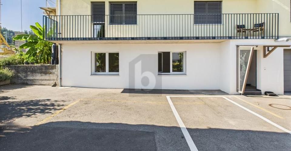 RUHIG, MODERN UND GROSSZÜGIG - Appartement 2.5 pièces - image - 1