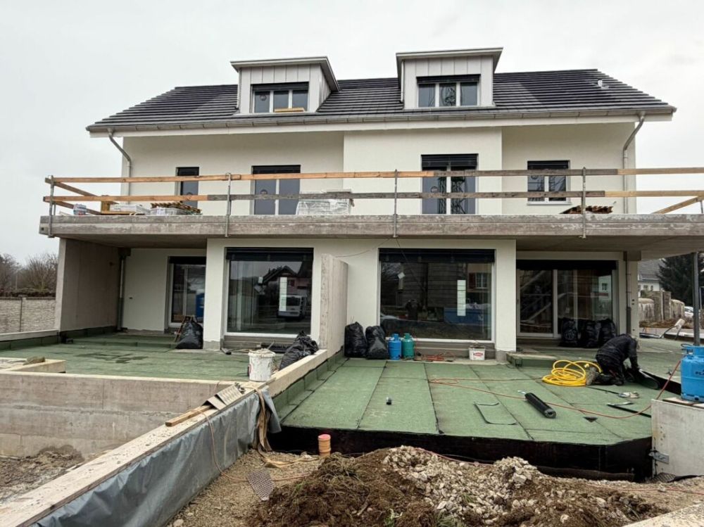 Neubau-Doppeleinfamilienhaus mit gehobener Ausstattung und viel Platz. - Bild 1