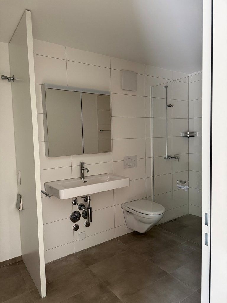 ERSTVERMIETUNG - exklusive Attikawohnung mit 3 Terrassen - Dusche mit Waschturm