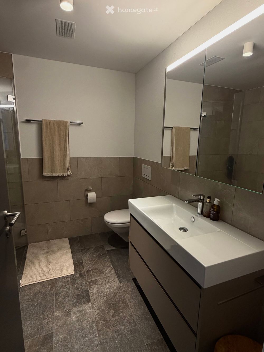 Hochwertig möblierte 3.5-Zimmer-Wohnung mit See- und Bergsicht - Bild 11