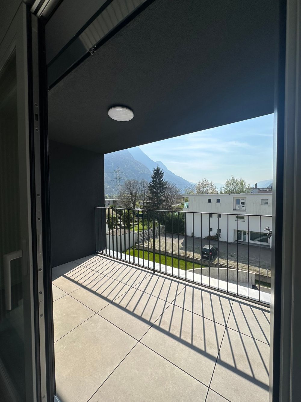 Appartamento moderno di 2,5 locali con balcone a Iragna - Bild 1