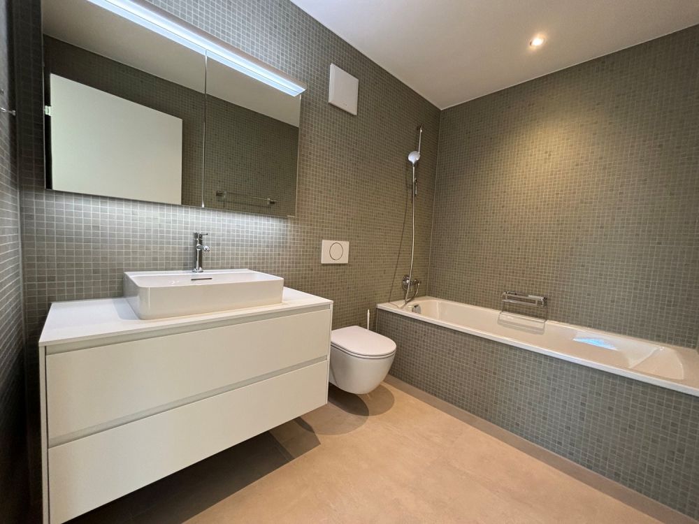 NEUBAU - Moderne 4.5-Zimmer-Wohnung mit Weitblick in Brügg - Bild 5