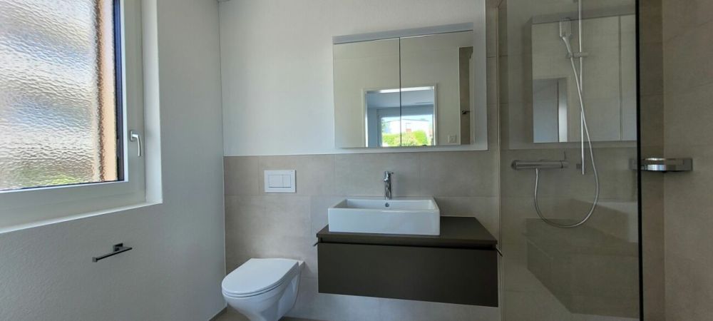 Moderne 4.5 Zimmerwohnung mit Ausblick (Erstbezug Juli 2024) - Badezimmer 1