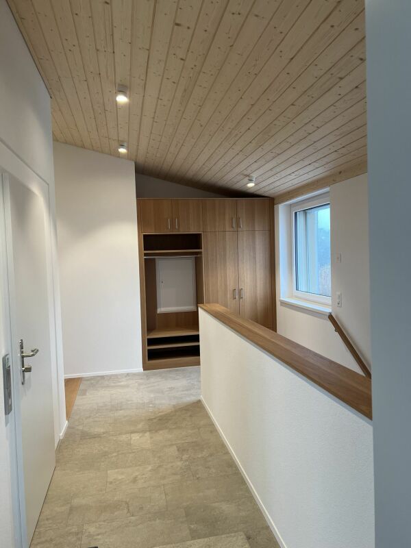 Grosse Dachwohnung mit traumhafter Aussicht - Bild 2