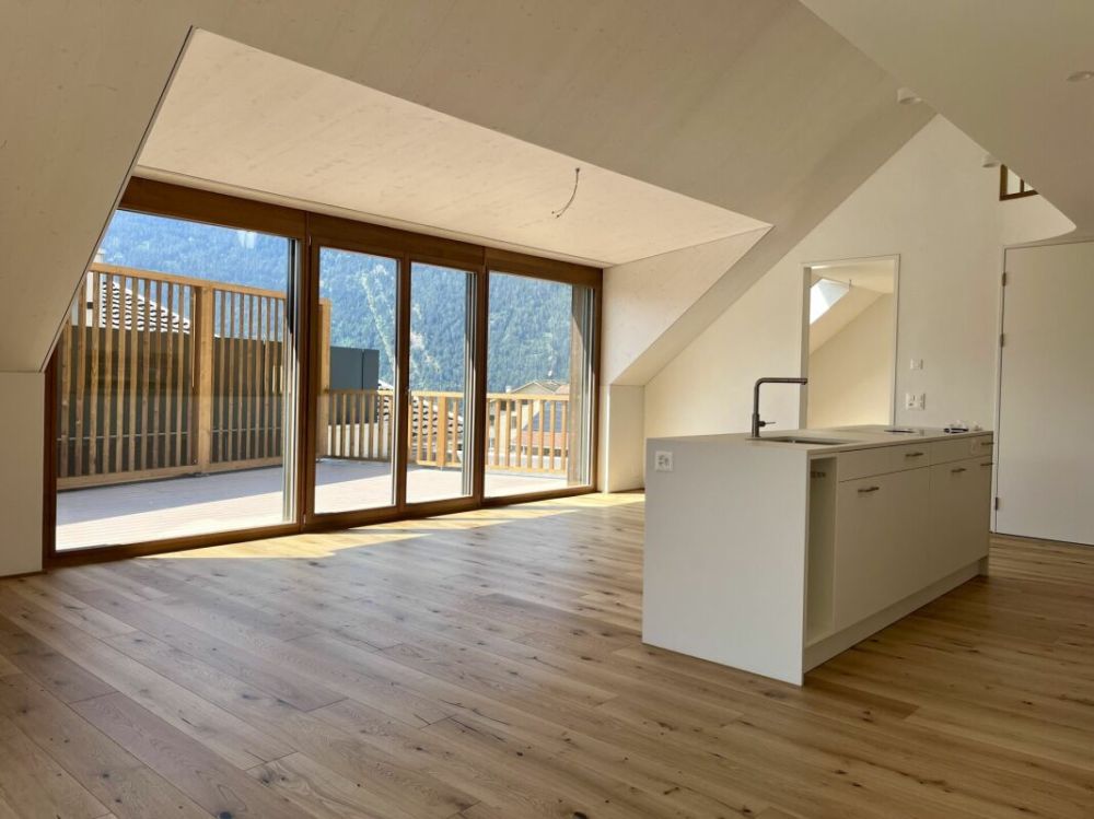 Moderne 4.5 Zimmer Maisonette über 2 Etagen in Tomils - Bild 3