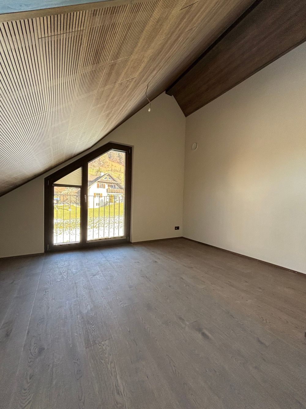 Moderne Neubau 4.5-Zimmer-Maisonette-Wohnung in naturnaher Lage - Bild 12