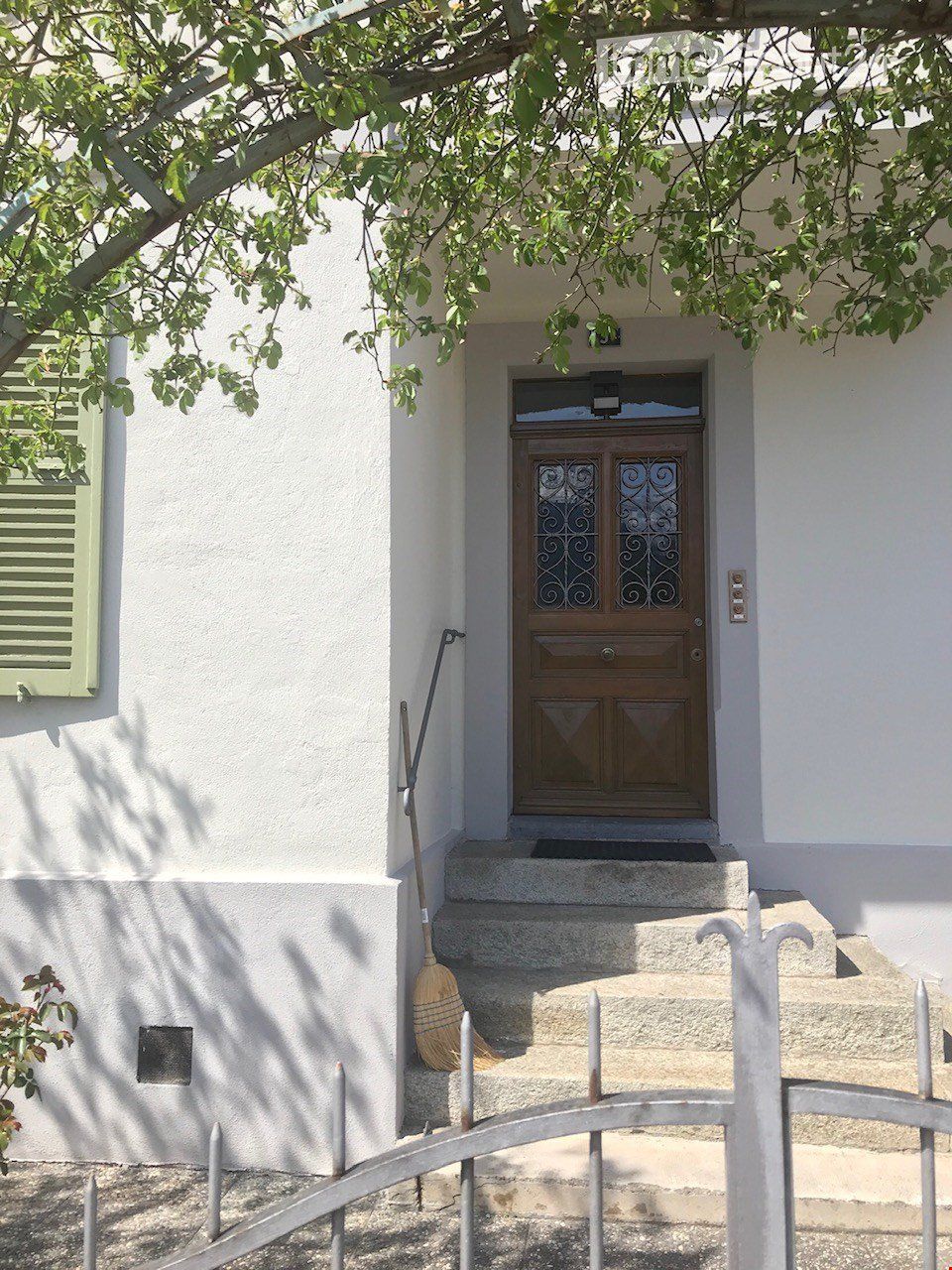 Sehr zentrale 3.5 Zi.-Balkonwohnung im 1. OG   -  Wohnen im schönen Meiringen - Bild 1