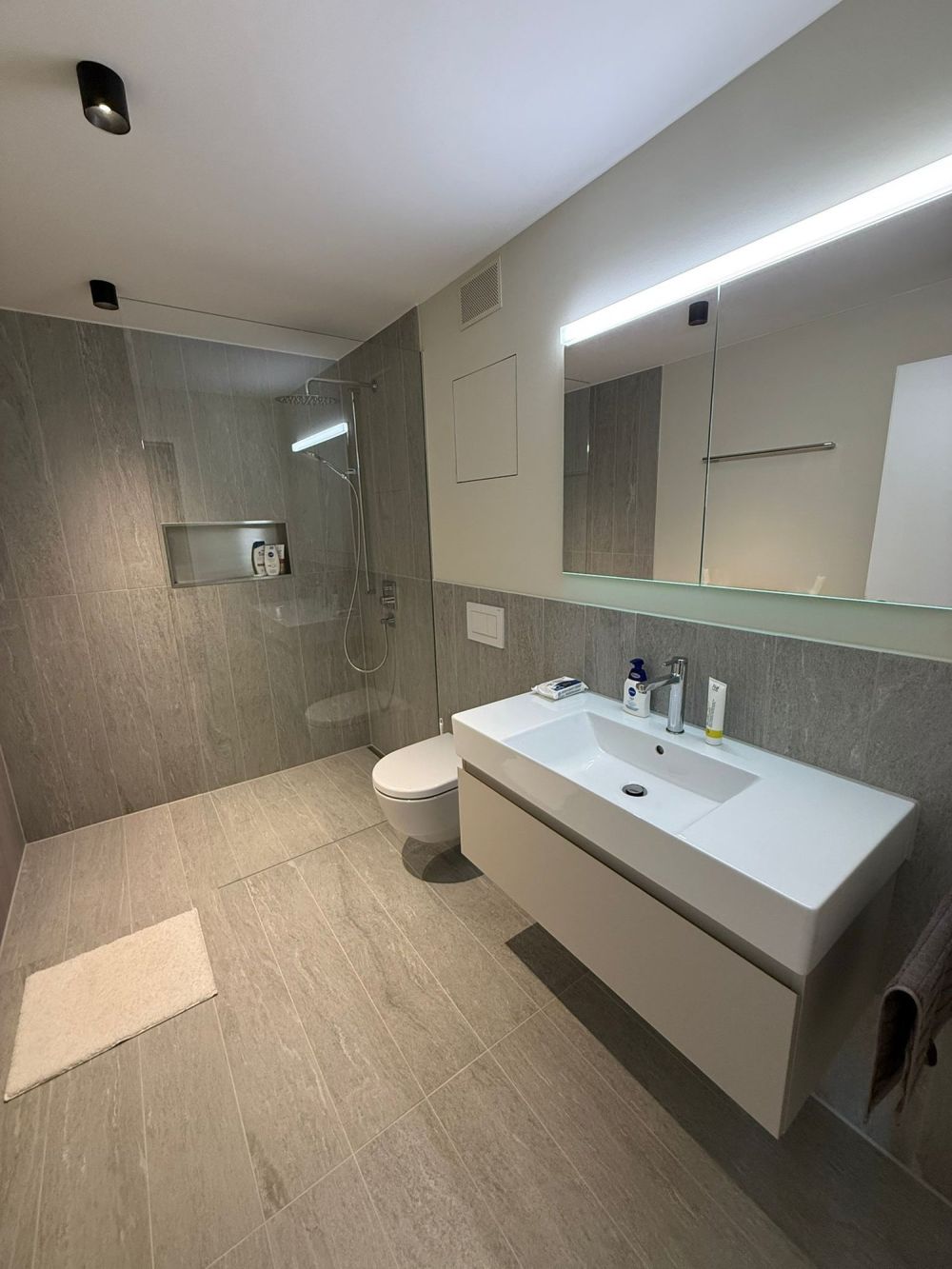 Moderne 2.5-Zimmer-Wohnung mit Balkon, Chur - Image 9