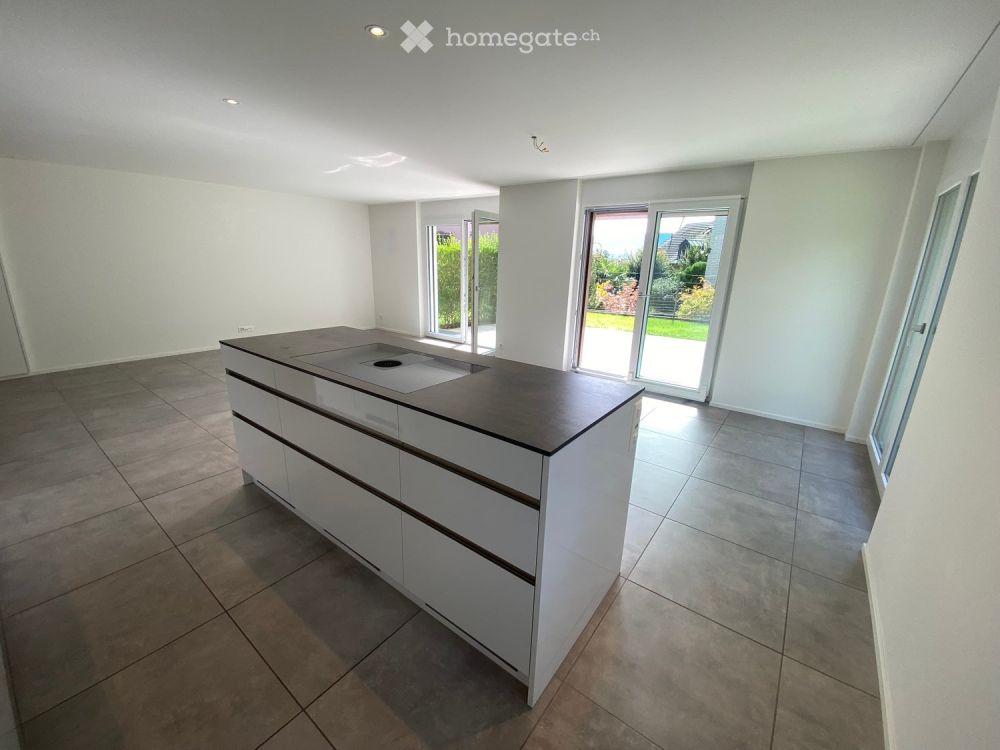 Gartenwohnung mit grosser Terrasse und privatem Garten im Herzen von Uetikon am See - Bild 3