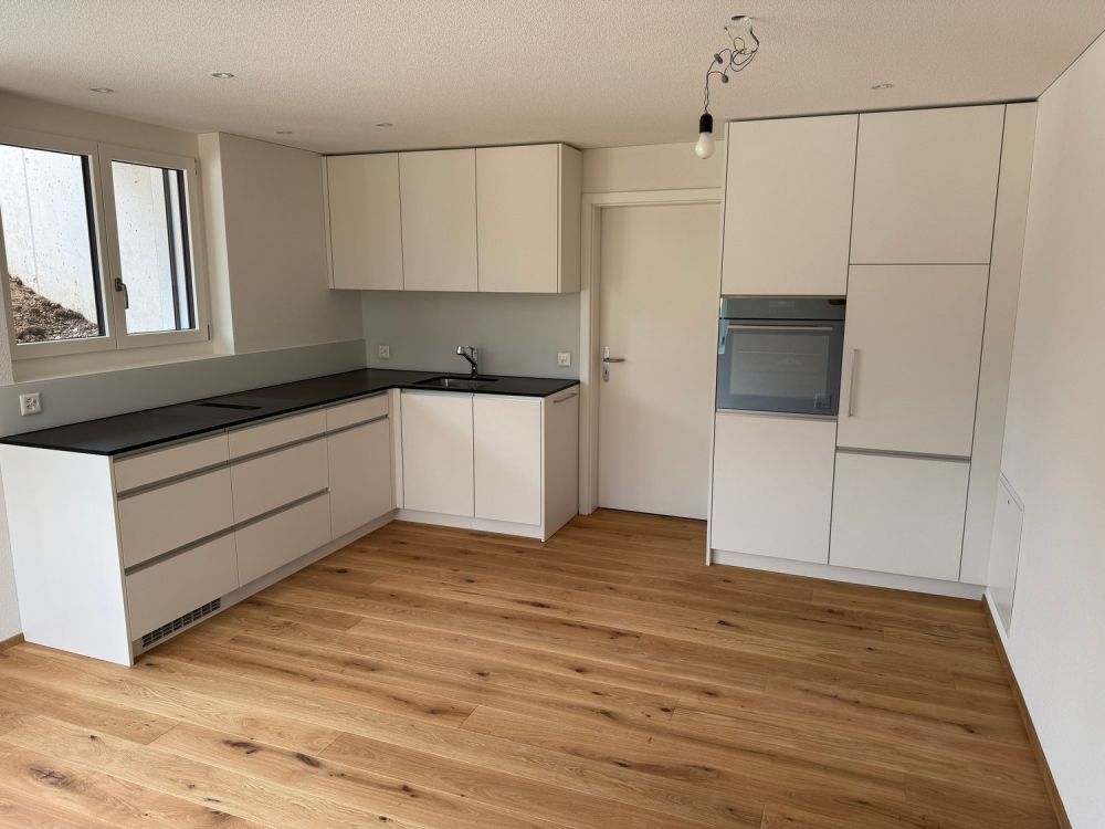 Traumhafte Parterrewohnung im Berner Oberland | Zentrale Lage & Atemberaubende Aussicht - Bild 2