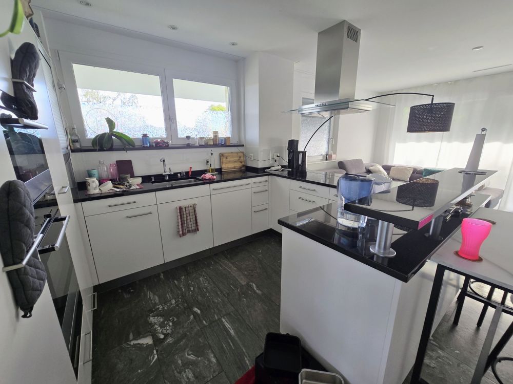 Helle naturnahe 4.5-Zimmer-Wohnung mit Balkon und herrlicher Aussicht in Neerach - Bild 3