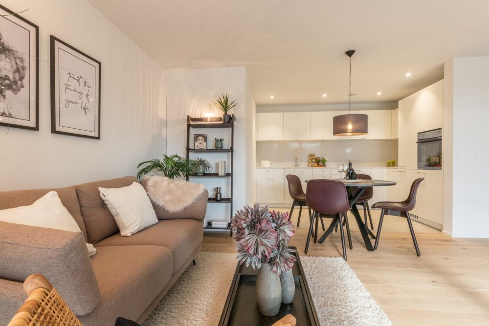 Exklusiv und zentral wohnen an idyllischer Lage - Dachsen_2.5Zi_Wohnen-Essen (1)-1