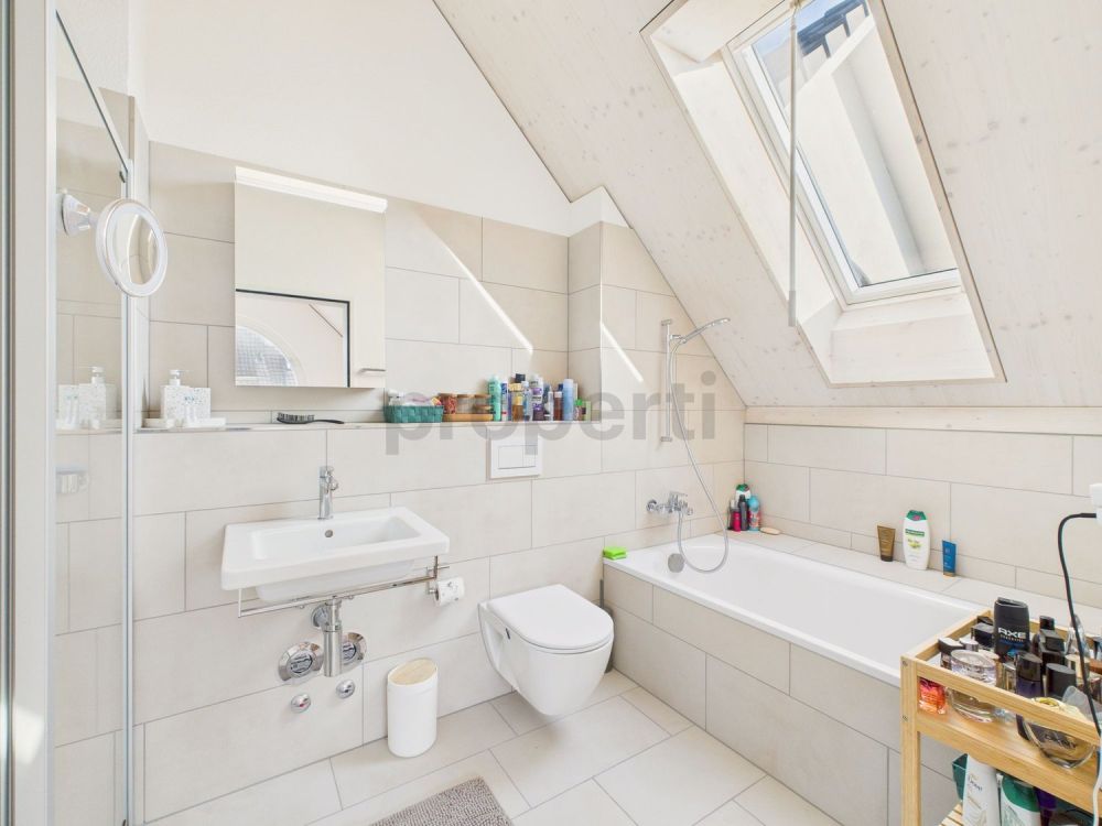 Moderne 5.5-Zimmer Maisonette-Wohnung mit Balkon in Muri - Image 9