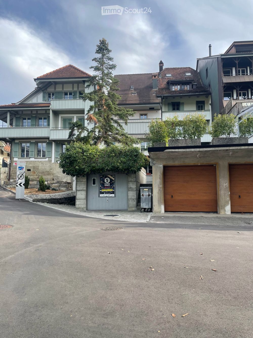 Neu Renovierte 2.5-Zimmer-Altstadtwohnung mit grosser Terrasse - Bild 2