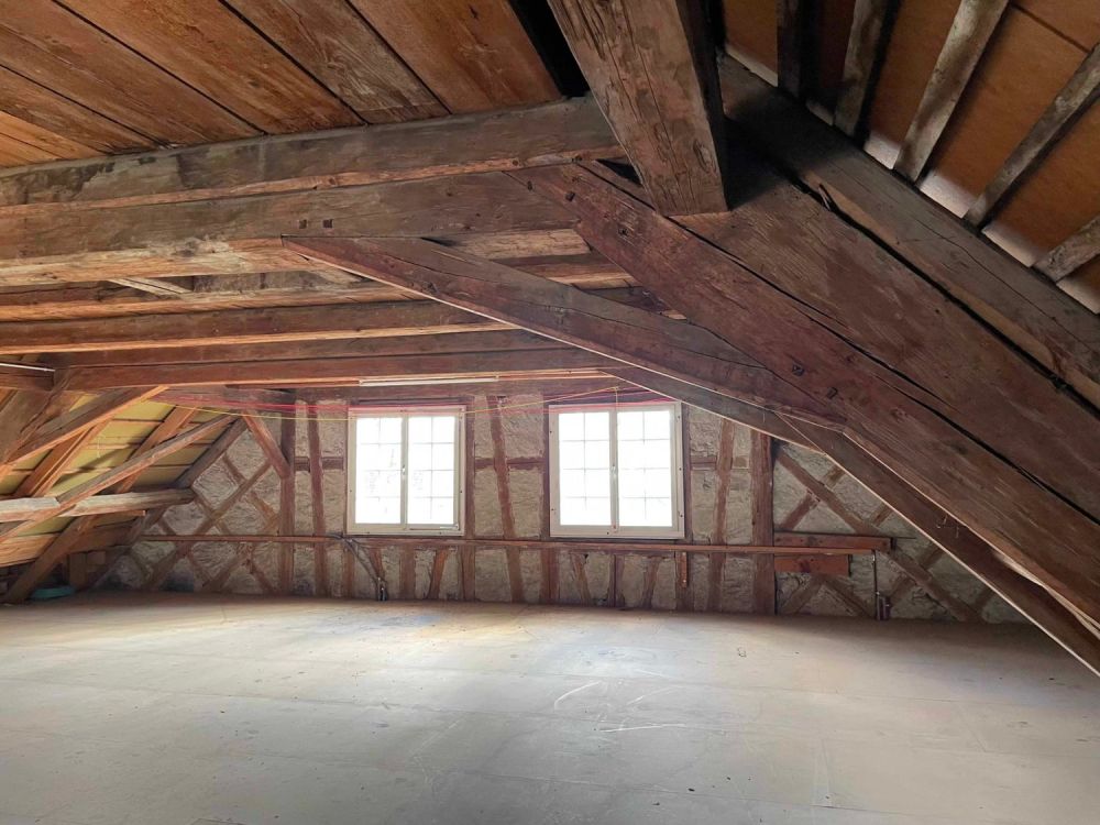 Renoviertes Bauernhaus aus 1799 mit 6.5 Zimmern und grossem Garten - Dachstock