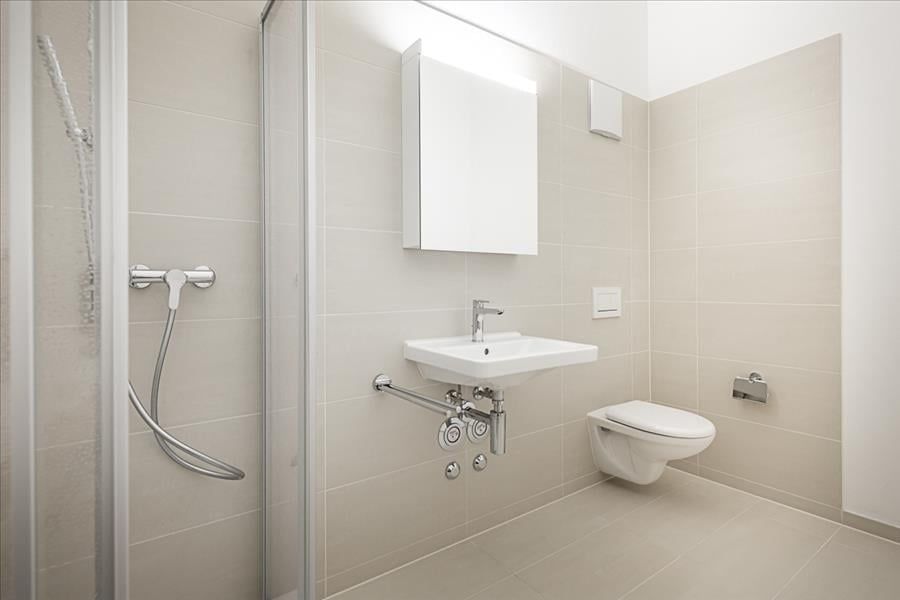 Mieten ohne Kaution - Tschent Wohna - urban mit viel Grünzone - Bad