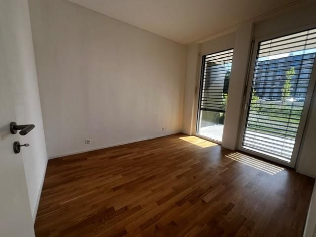 Magnifique appartement de 2,5 pièces au rez-de-chaussée, offrant une spacieuse terrasse ( G002 ) - Appartement 2.5 pièces - image - 2