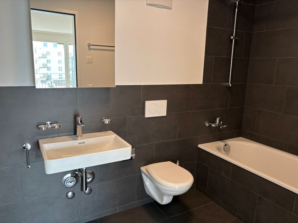 1.5-Zimmer-Neubauwohnung im Perron Vert - Bad mit Badewanne
