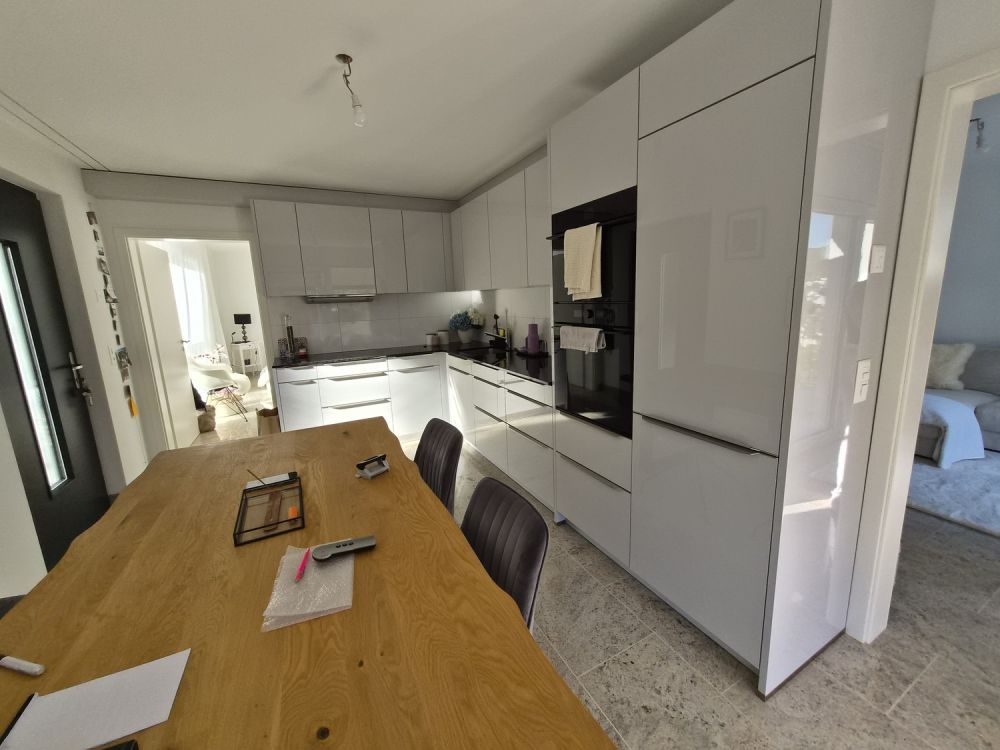 Wunderschöne, Sonnenverwöhnte, neue 2,5 Zi.Wohnung, grosse Terrasse, WM/Tumbler, Granitböden uvm. - Bild 4