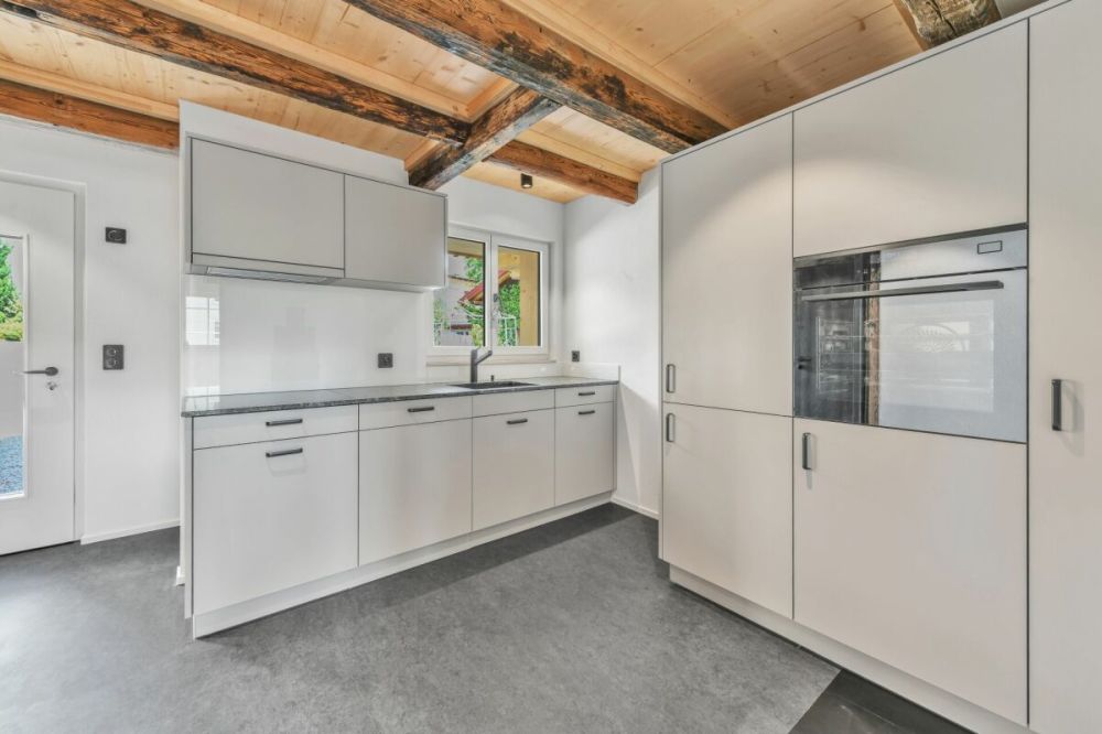 Einziehen und wohlfühlen: Charmanter 3.5-Zimmer-Hausteil, kernsaniert und bezugsbereit in Bazenheid - Bild 2