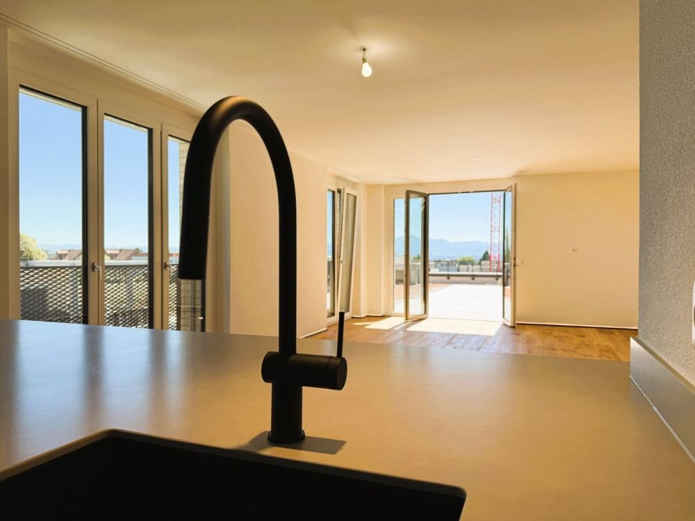 Ganz oben. Ganz frei. Ganz Zuhause - exklusive 3.5-Zi.-Attikawohnung in Berg - Bild 2