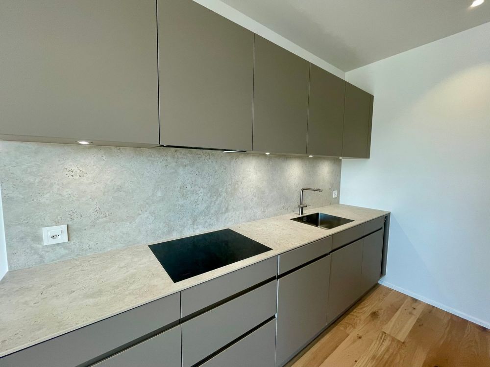 Sonnig, modern und hochwertig – 2.5 Zimmer Wohnung mit unverbaubarer Aussicht - Bild 2