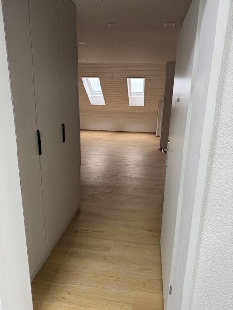 moderne 1.5-Zimmer-Wohnung mit Wintergarten in Sünikon zu vermieten - Eingangsbereich mit Einbauschränken