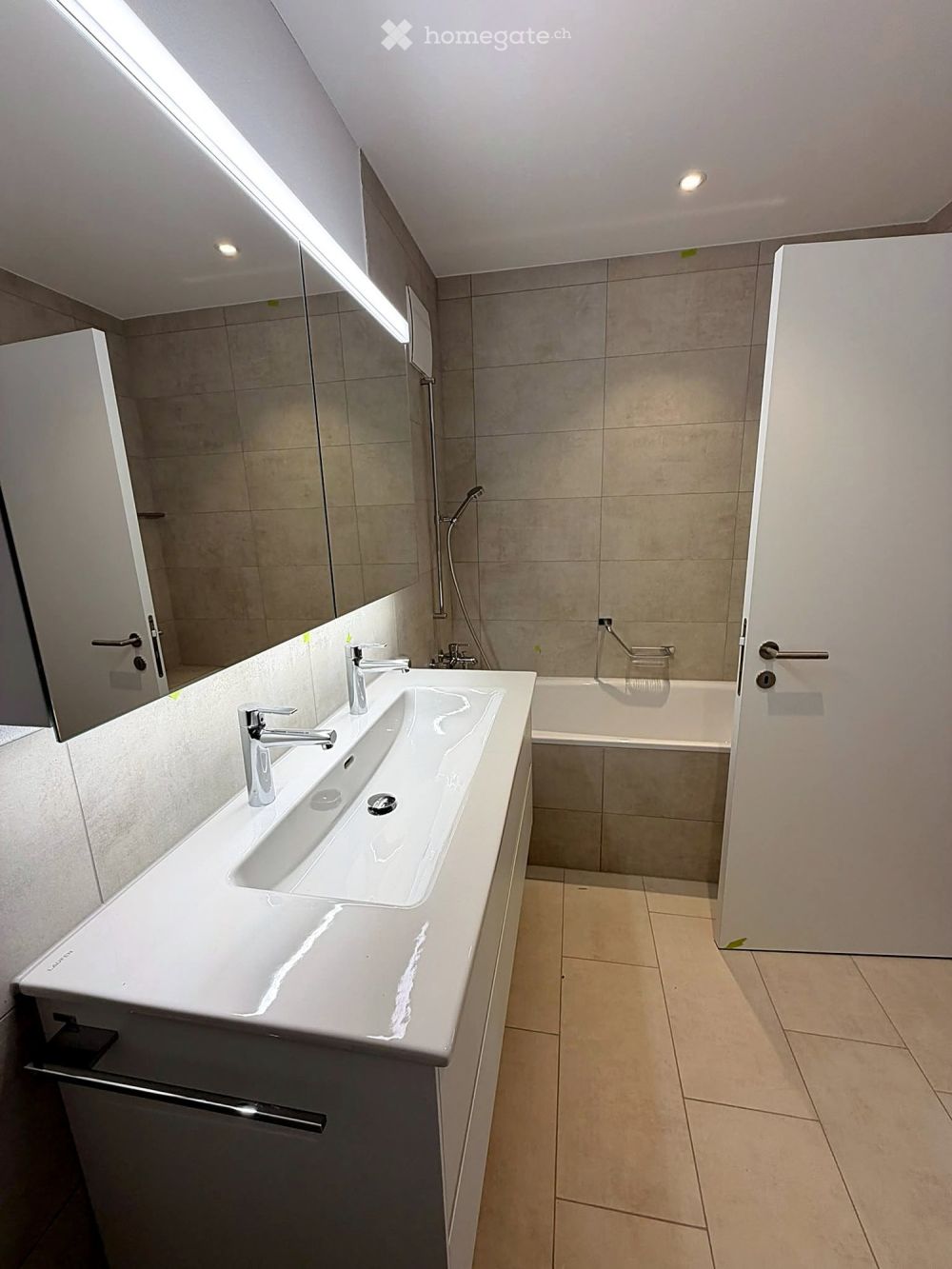 ERSTVERMIETUNG: 3.5-Zimmer-Neubauwohnung mit zwei Bädern und 17 m² gedecktem Balkon - Bild 6