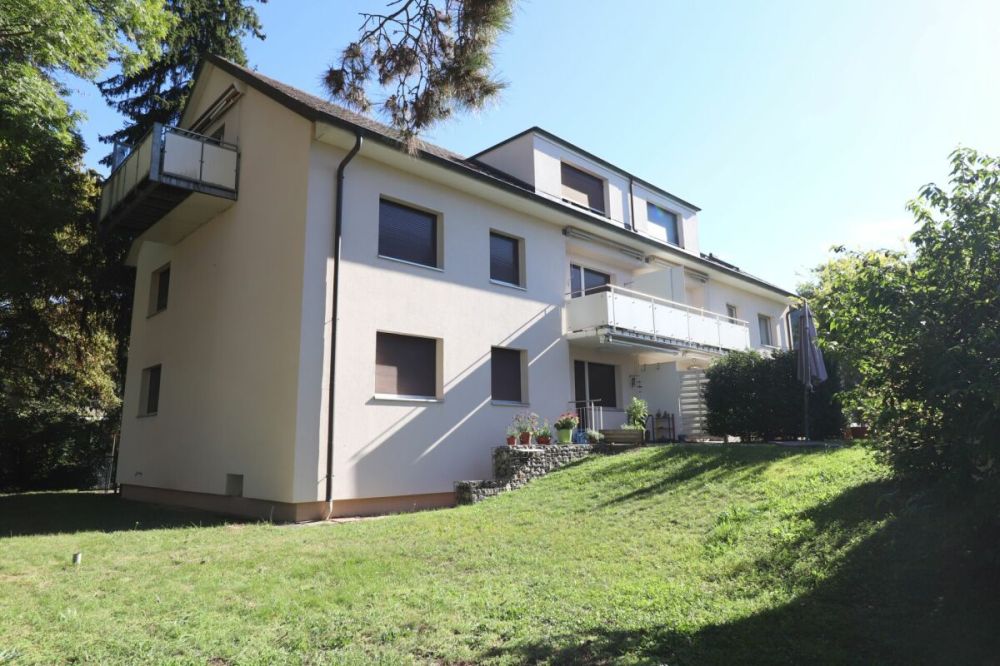 Erstvermietung nach Teilsanierung - moderne 2 1/2-Zimmer-Dachwohnung in Nähe Wenkenpark - Bild 1
