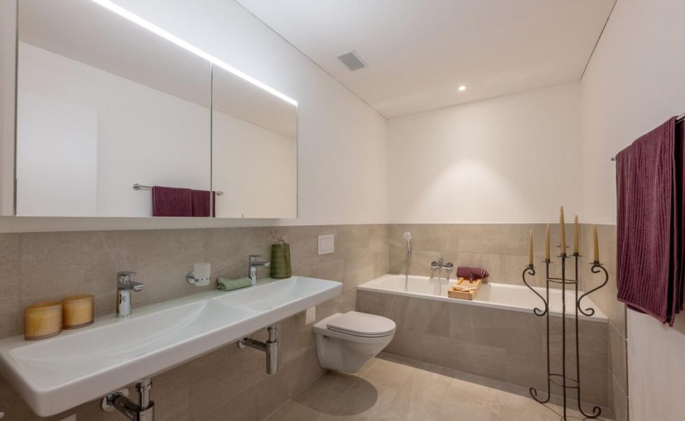 4.5 Zimmer Wohnung - Badezimmer Badewanne