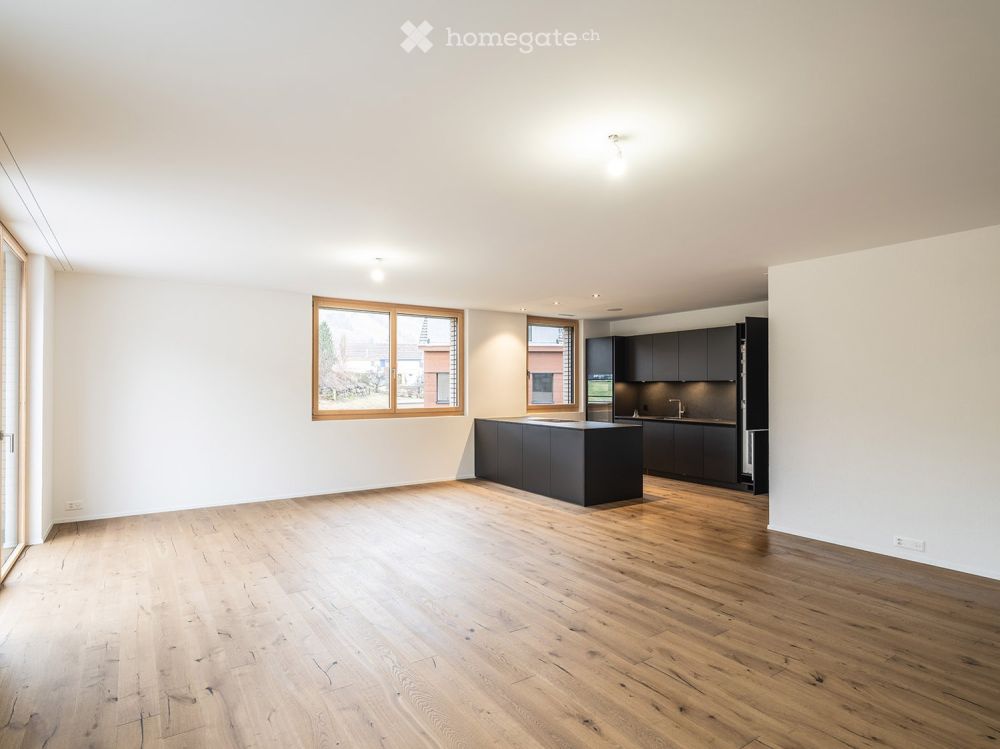 Wunderschöne 5,5 Zimmer Wohnung in herrlicher Lage - Bild 1