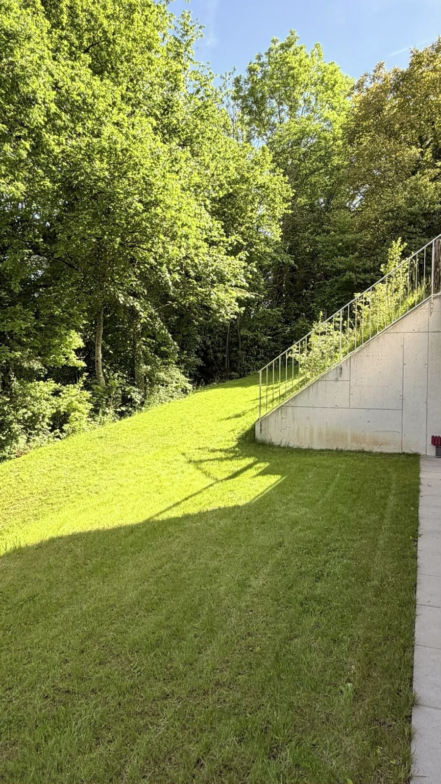 Moderne Reihenhaus-Villa 5.5 Zimmer (2025), privater Garten, superbe Aussicht, Garage mit direktem Zugang - Bild 4