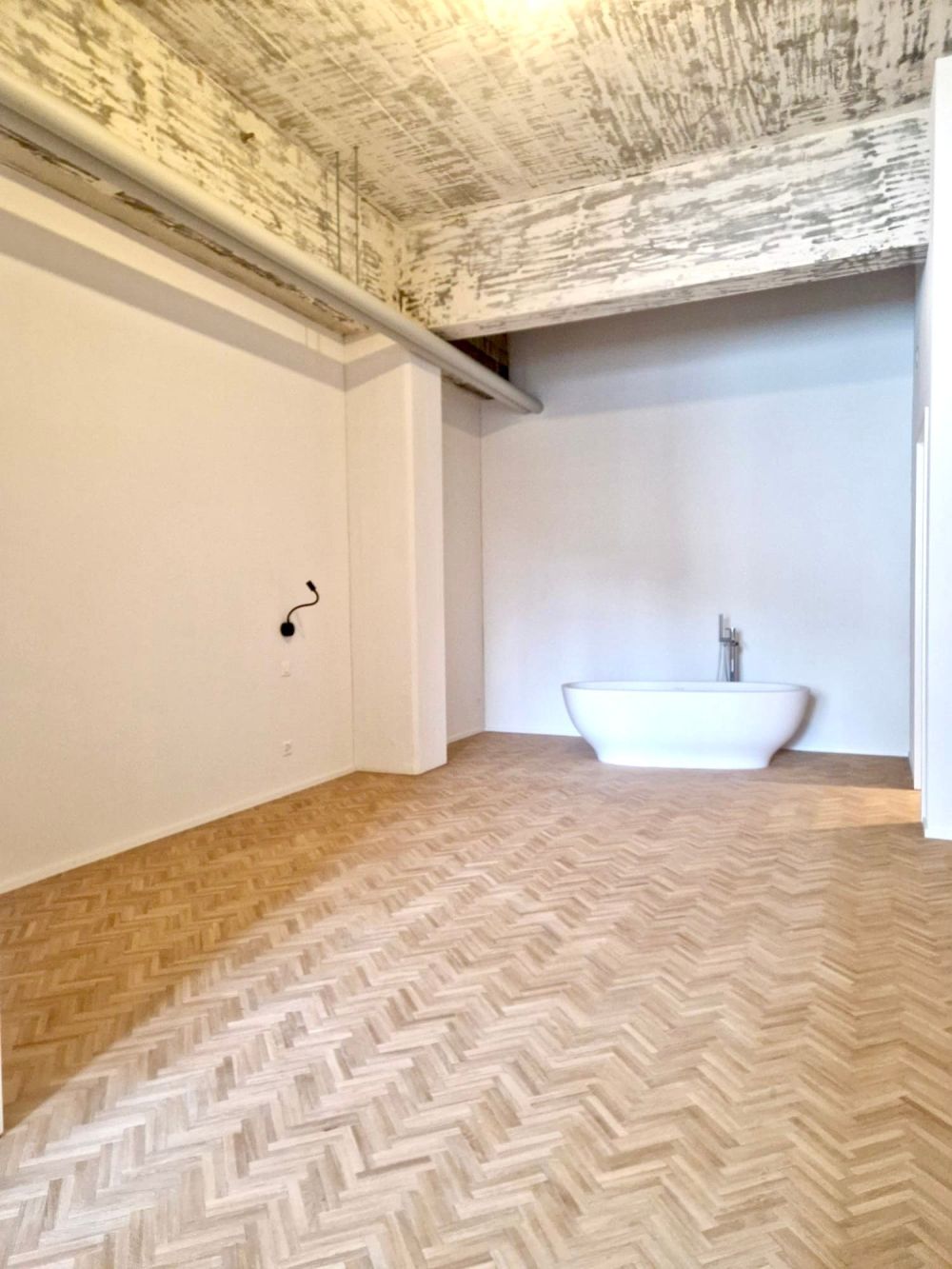 Modernes 3-Zimmer-Loft mit Industriecharme und freistehender Badewanne - Bild 5