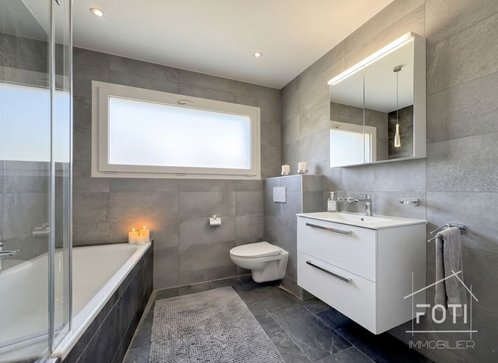 LOCATION-VENTE : Villa individuelle NEUVE de 4,5 pièces avec belle vue sur la plaine. - Salle de bains