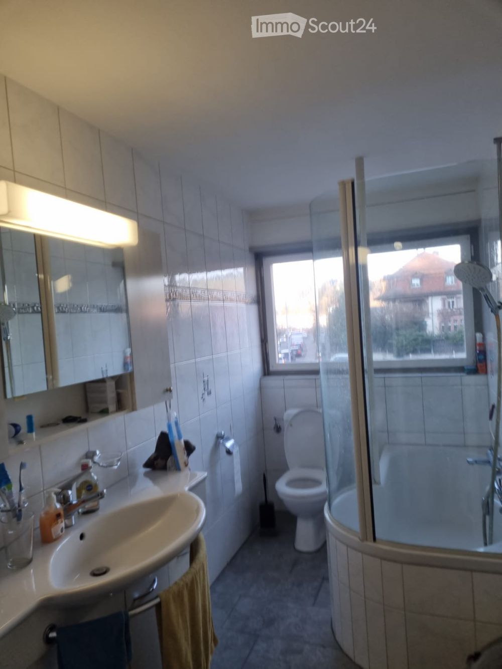 Grosszügige Wohnung in Hasle b. Burgdorf teilrenoviert mit neuer Küche und 2 Balkonen - Bild 3