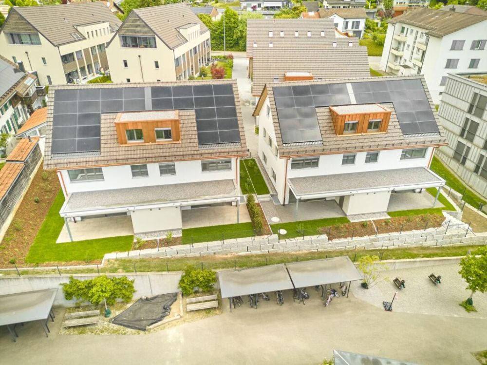 6 1/2-Zimmer-Doppeleinfamilienhaus mit nutzbarer Landfläche - Bild 2