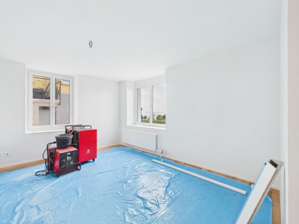 Exklusive 2.5-Zimmerwohnung | Erstbezug | Seesicht | Echtholzparkett | Sitzplatz | Waschturm - Bild 9