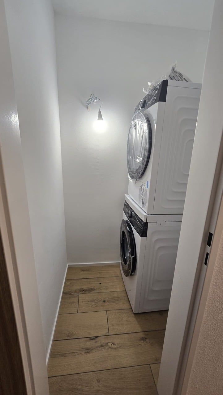 Komplett renovierte Wohnung mit eigenem Waschturm und Parkplatz - Bild 10