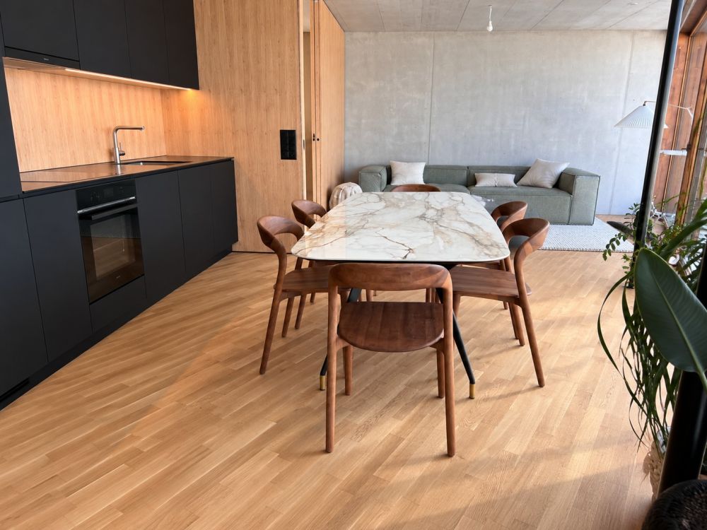 2.5-Zimmer Design-Attikawohnung mit 26 m² Terrasse im Aarauer Zelgli - Bild 1