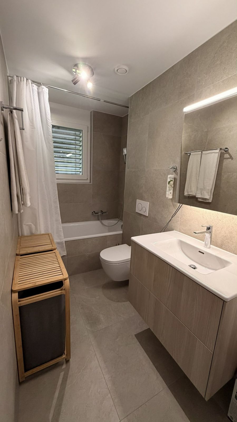 Moderne Reihenhaus-Villa 5.5 Zimmer (2025), privater Garten, superbe Aussicht, Garage mit direktem Zugang - Bild 9
