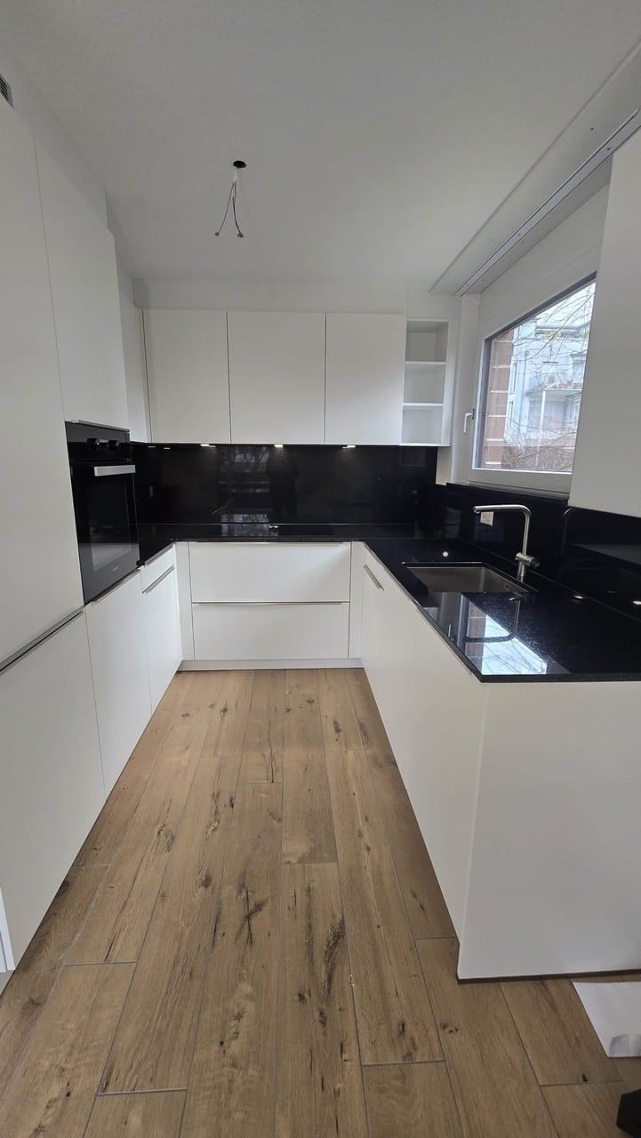 Komplett renovierte Wohnung mit eigenem Waschturm und Parkplatz - Bild 1