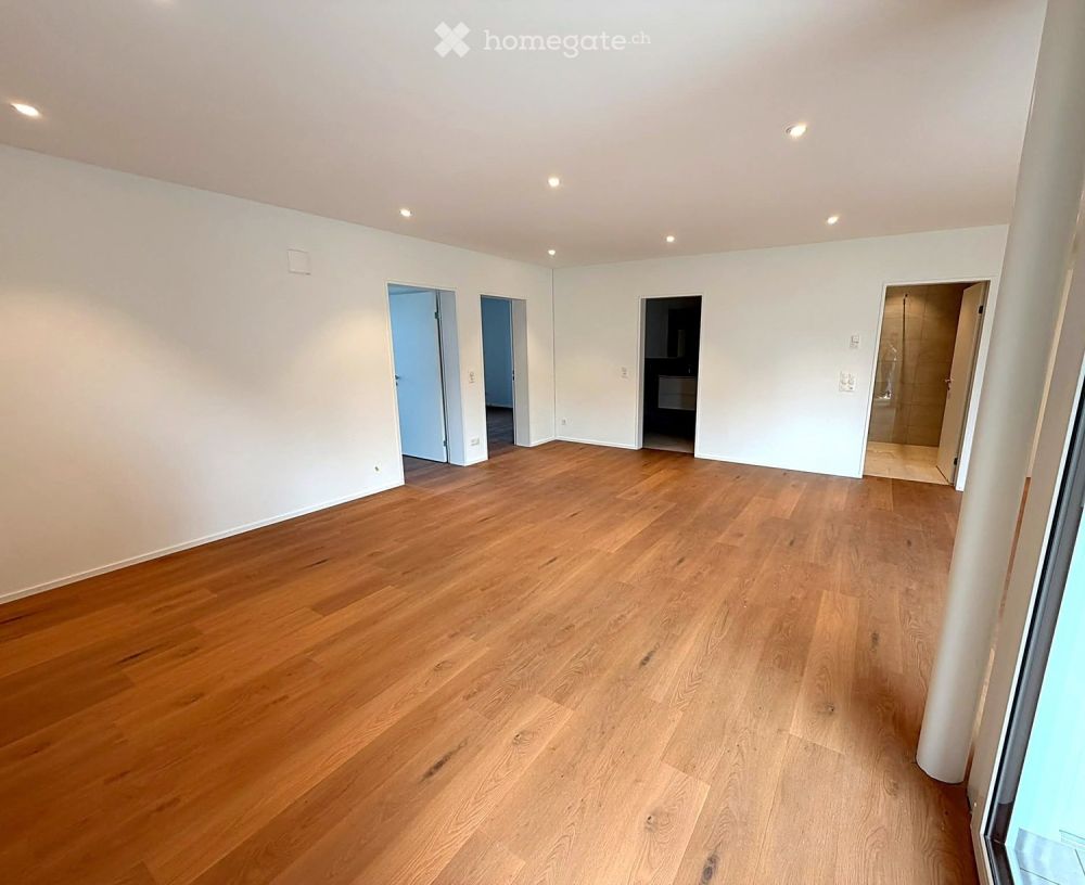 ERSTVERMIETUNG: 3.5-Zimmer-Neubauwohnung mit zwei Bädern und 17 m² gedecktem Balkon - Bild 2