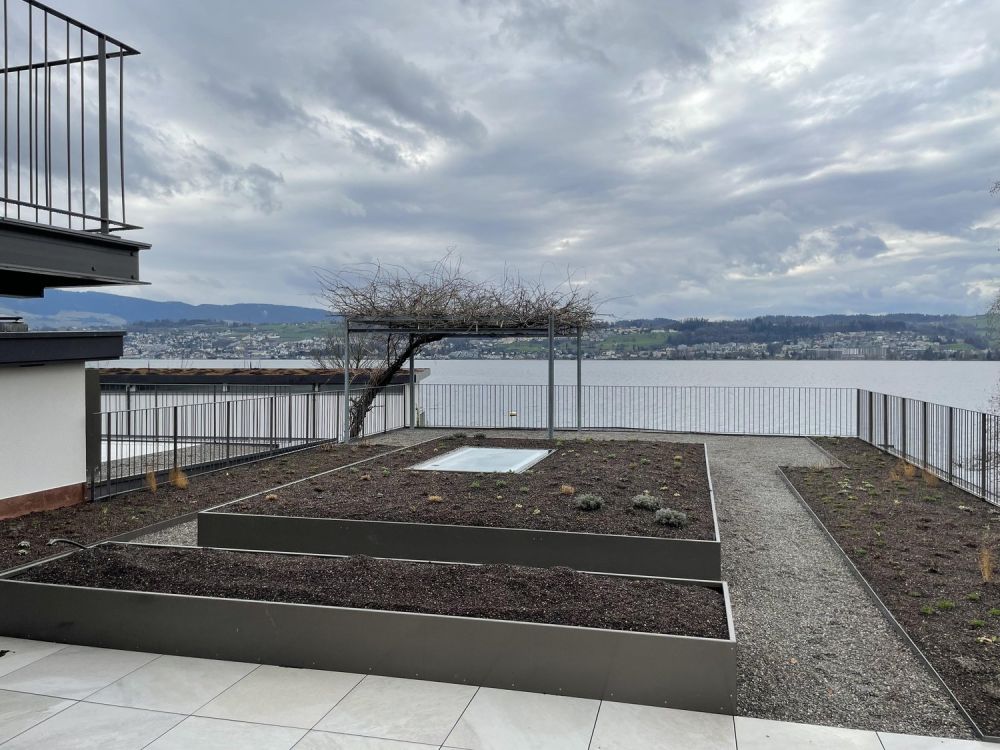 Traumhafte 3.5-Zimmer-Wohnung mit grosser Terrasse und direktem Zürichsee-Blick! - Bild 11