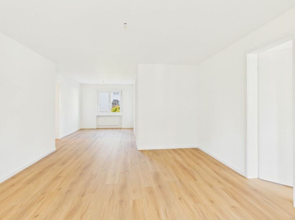 Erstbezug nach Totalsanierung: Stilvolle 4.5-Zimmer-Wohnung mit Top-Anbindung - Bild 6