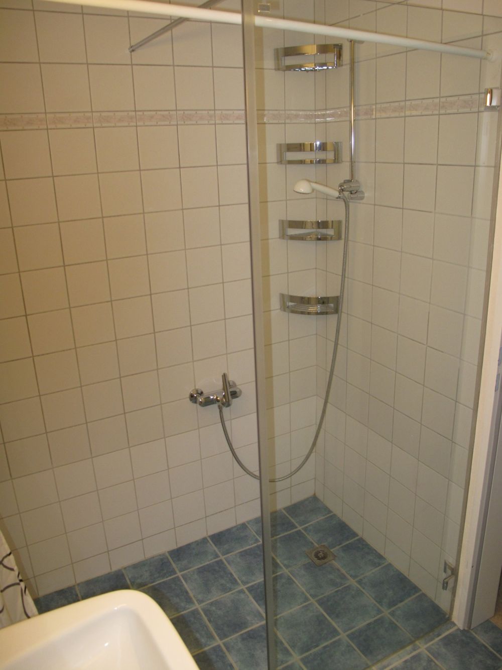 Zwei möblierte Einzelzimmer zu vermieten - keine Wohnung - Bild 6