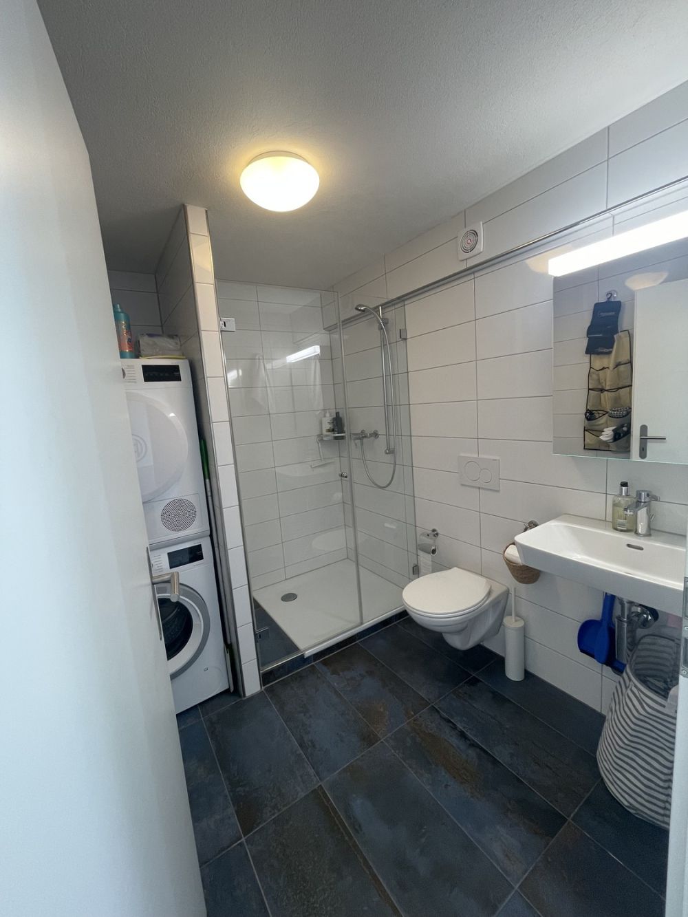 Modernes Studio mit Seesicht, Balkon und Toplage  nur 5 Gehminuten zum Bahnhof Oberrieden - Bild 11