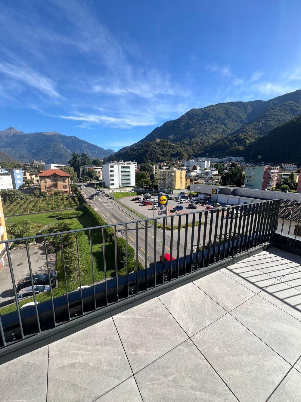 Moderno appartamento 2.5 locali con vista panoramica a Bellinzona e prima mensilità GRATIS! - Bild 3